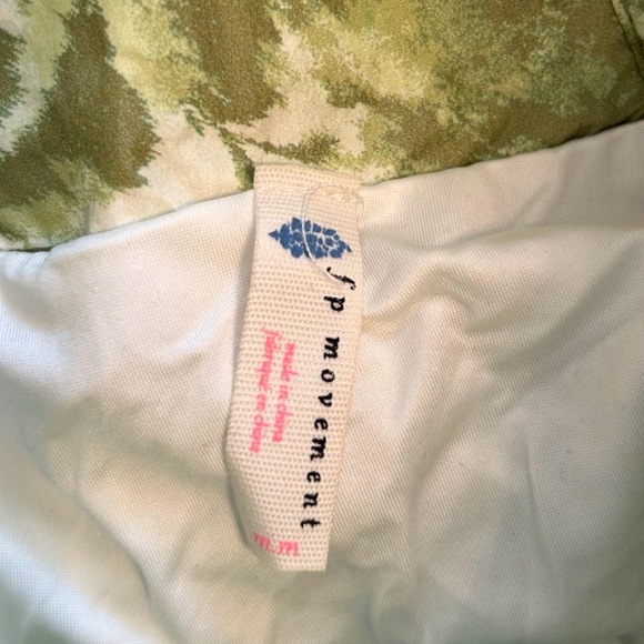 NWT, FP Movement The Way Home Printed Shorts in Green/White Print, Size Medium - Picture 3 of 10
